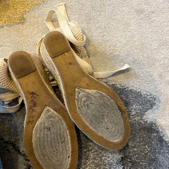 Coach Floral Heels - Picture 4 of 4